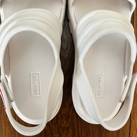 Hunter Bloom White Foam Sandals with Logo Accent: Size Women's 10 - Picture 3 of 7